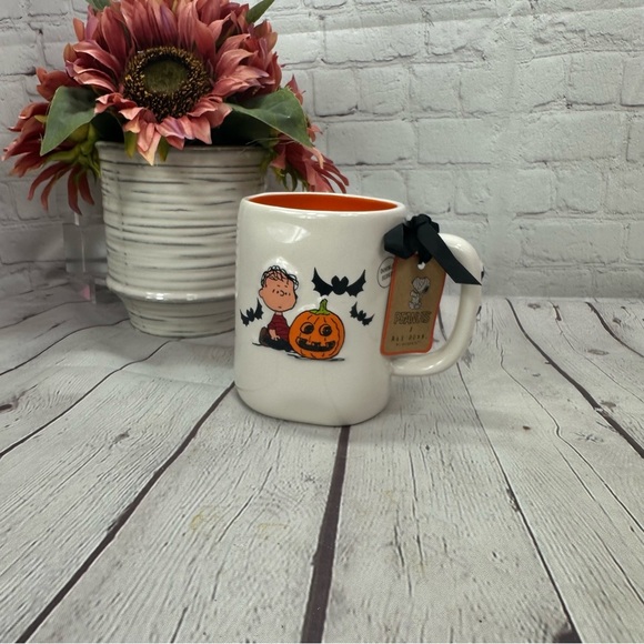NWT Rae Dunn Peanuts Halloween Mug Linus pumpkin bats SPOOKY - Picture 1 of 7